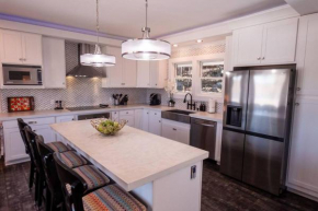 Marina Hillside Lakefront Retreat